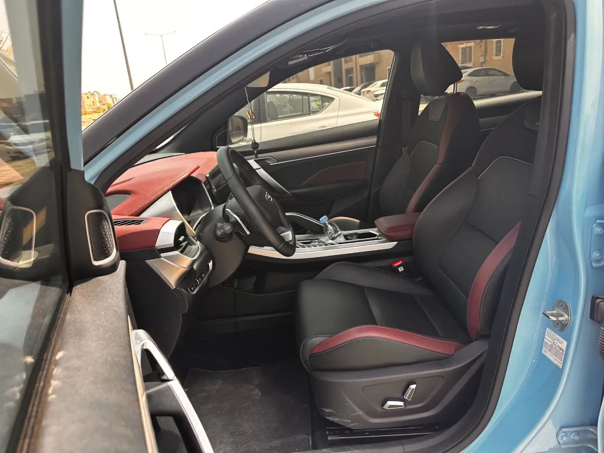 Car image 12