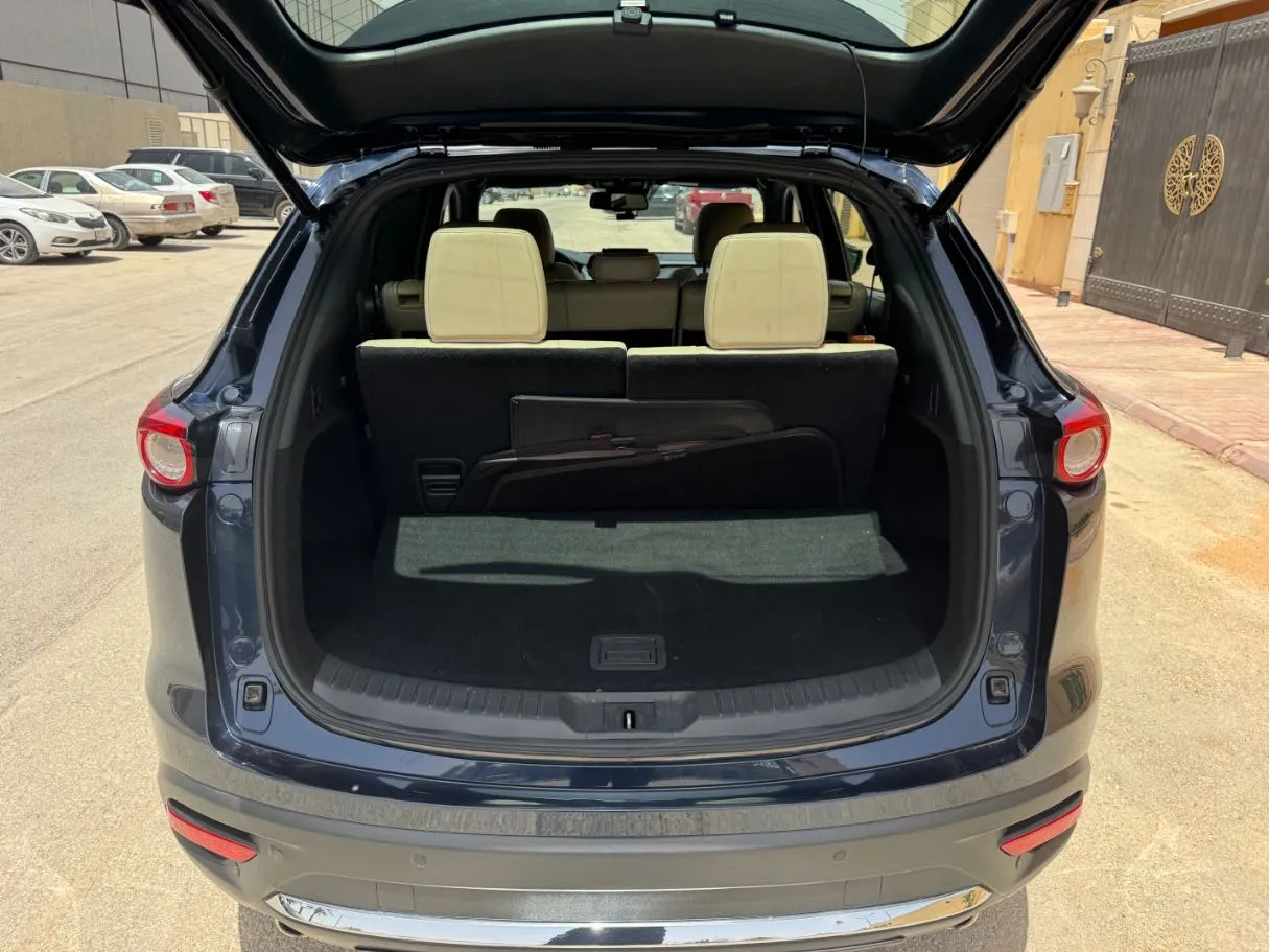 Car image 19