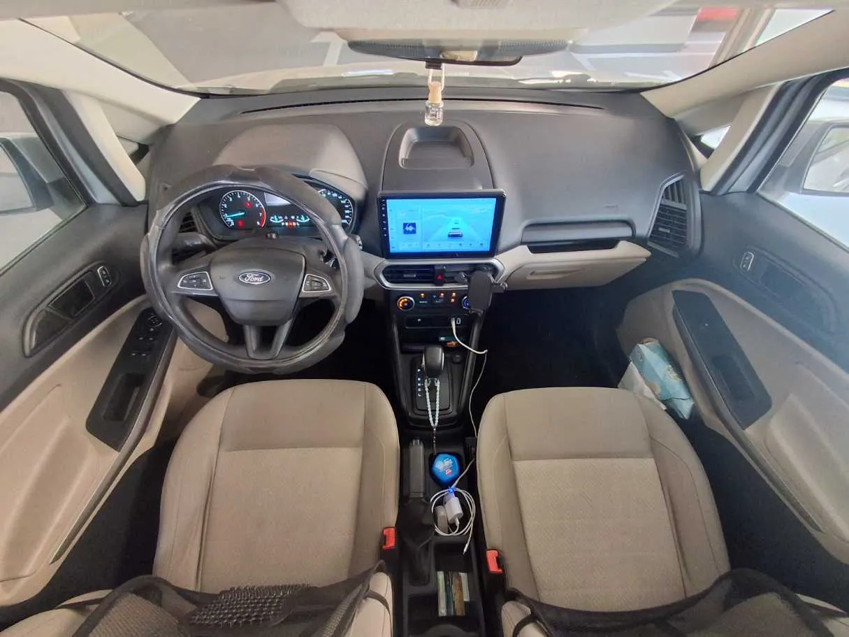 Car image 14