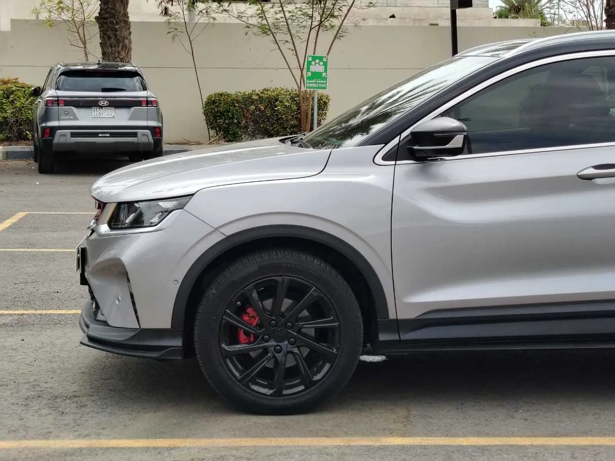 Car image 9