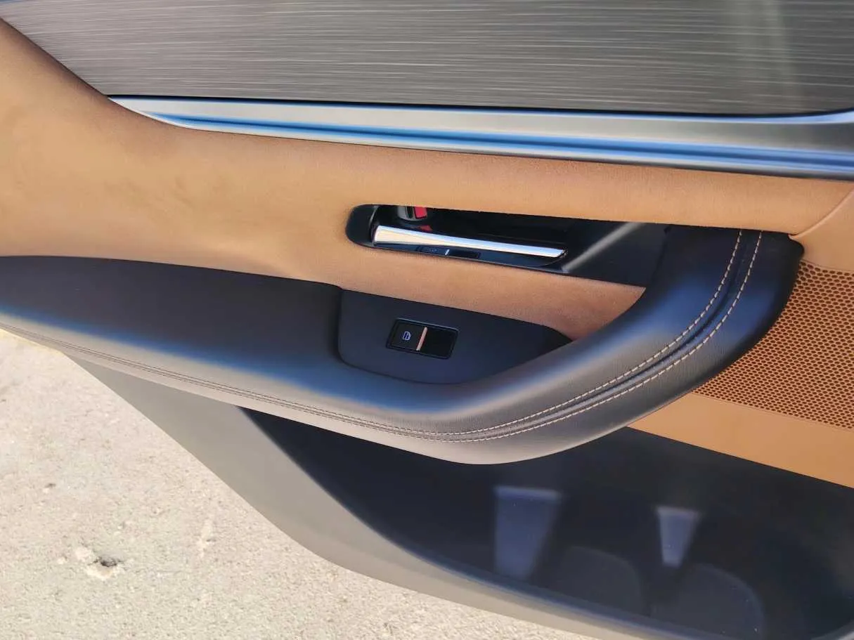 Car image 33
