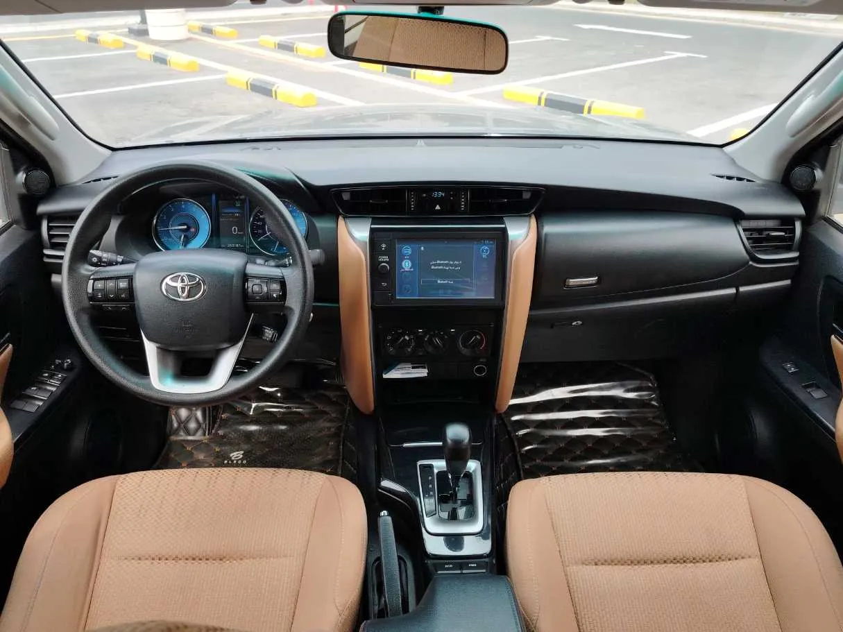 Car image 17