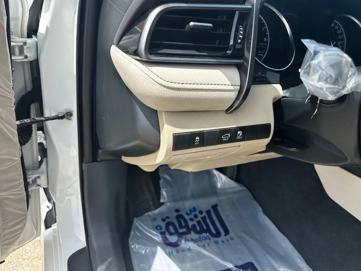 Car image 26