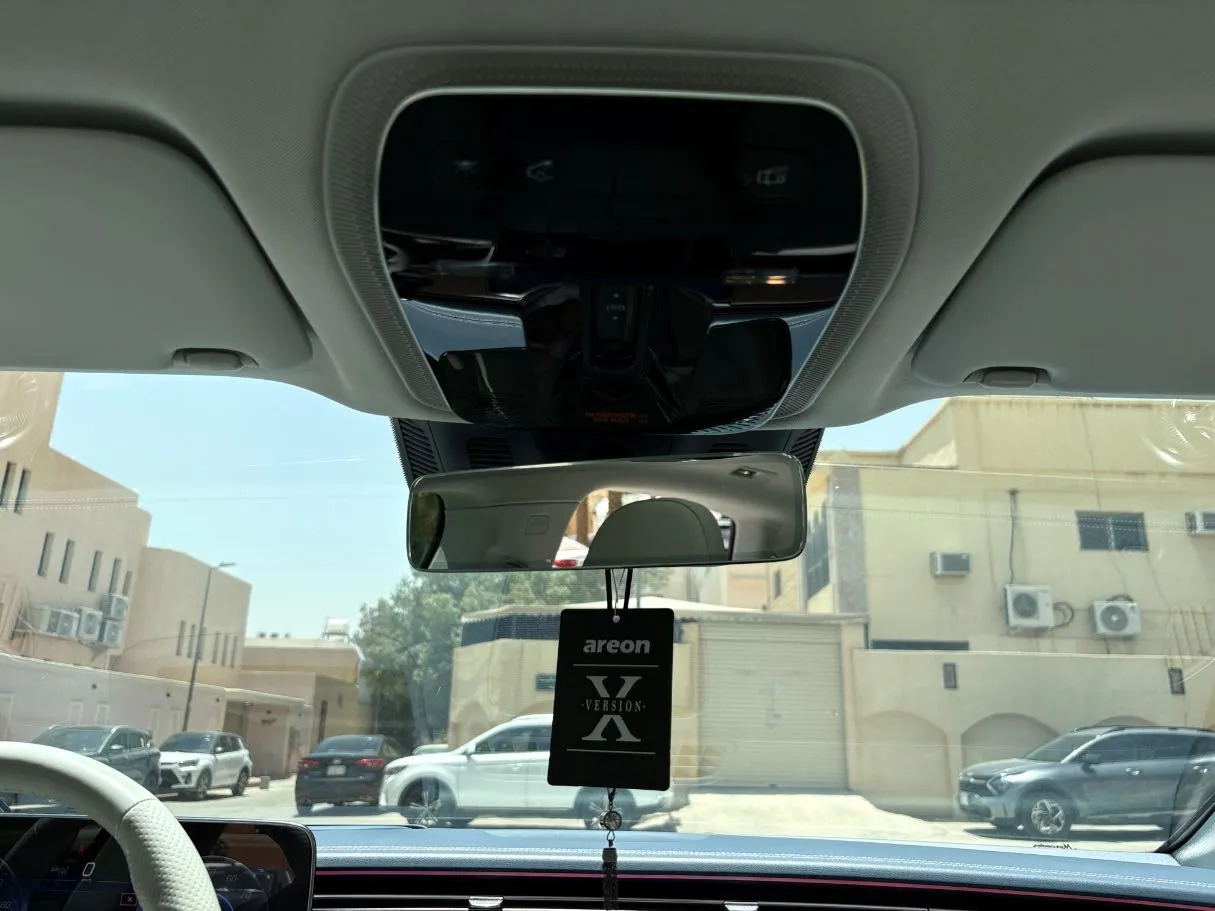 Car image 27