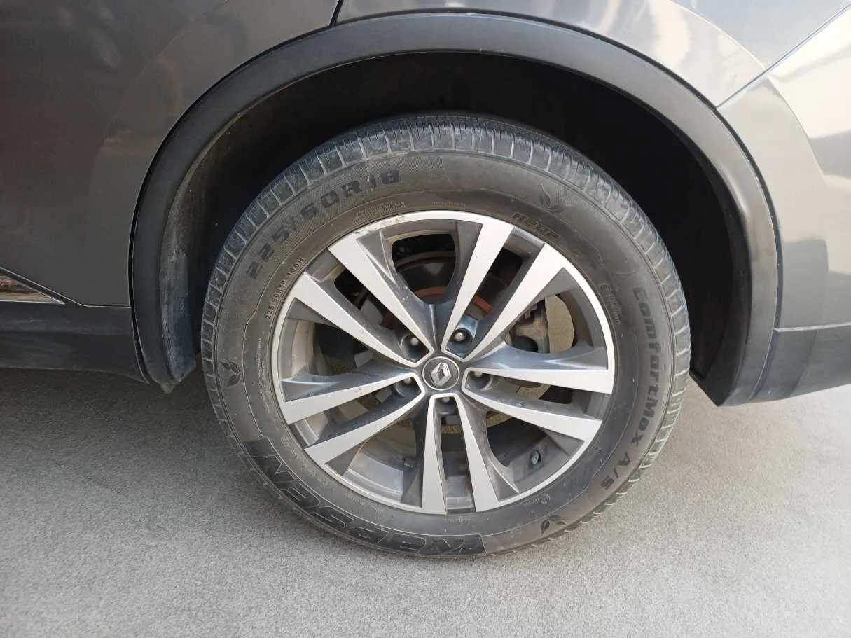 Car image 9