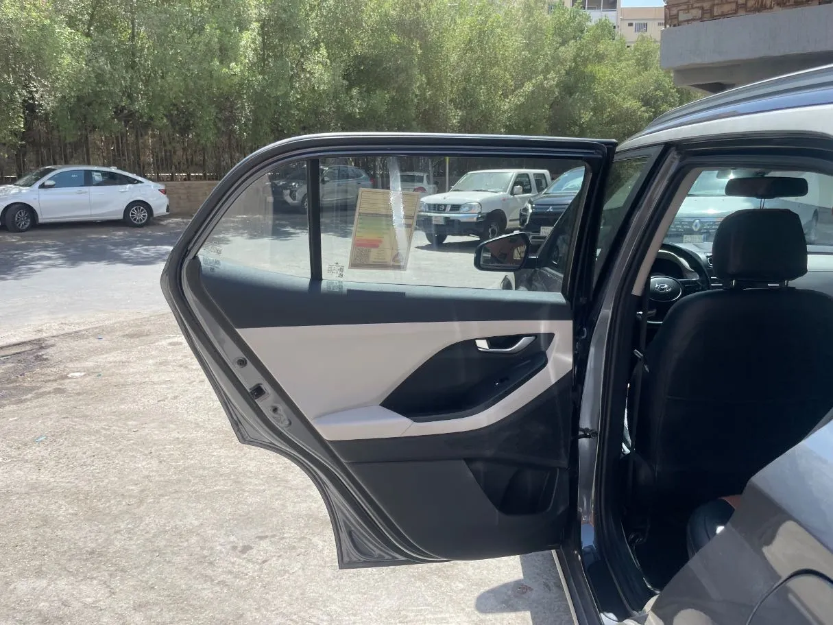 Car image 15
