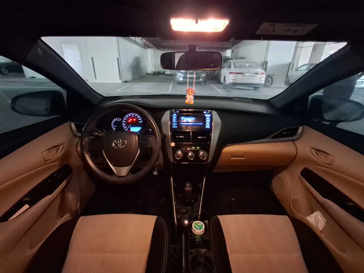 Car image 13