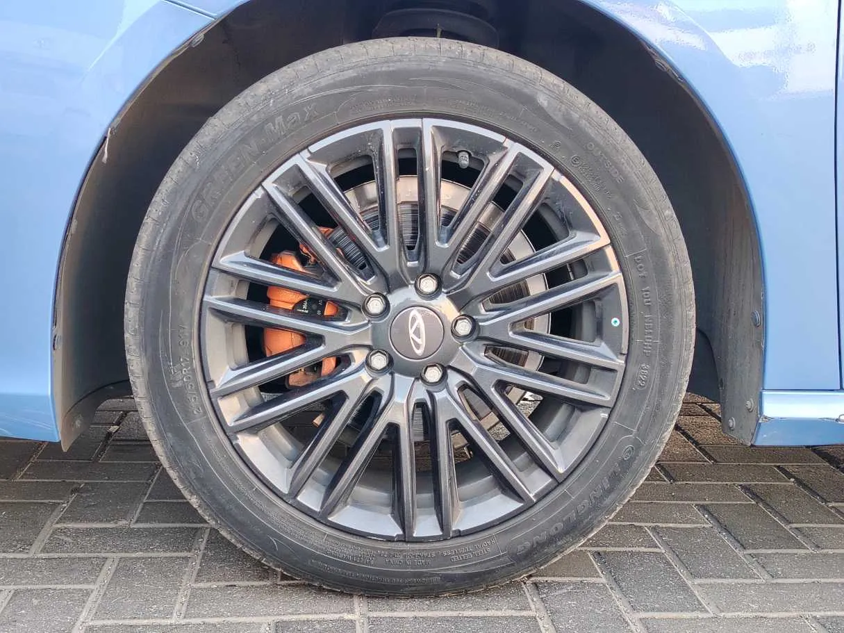 Car image 10