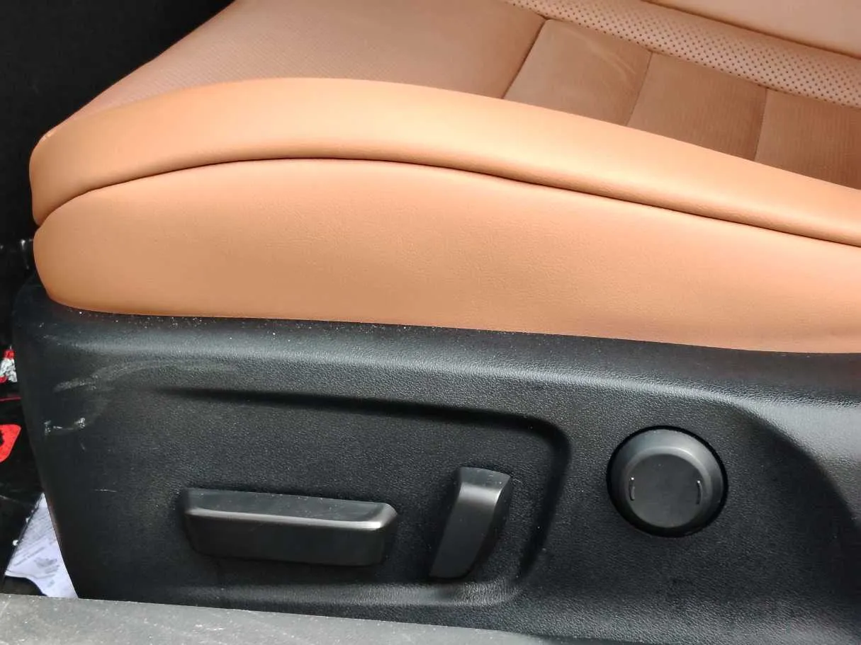 Car image 33