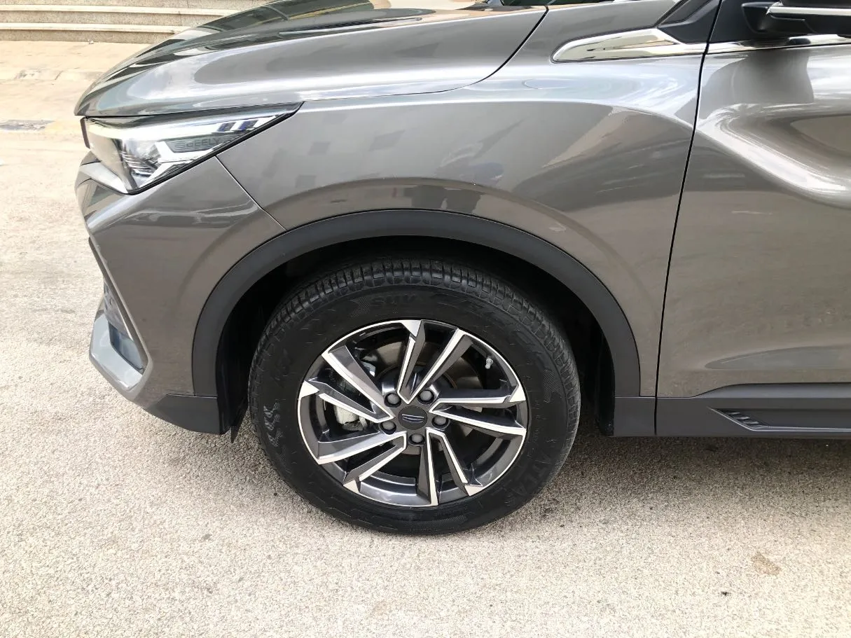 Car image 9