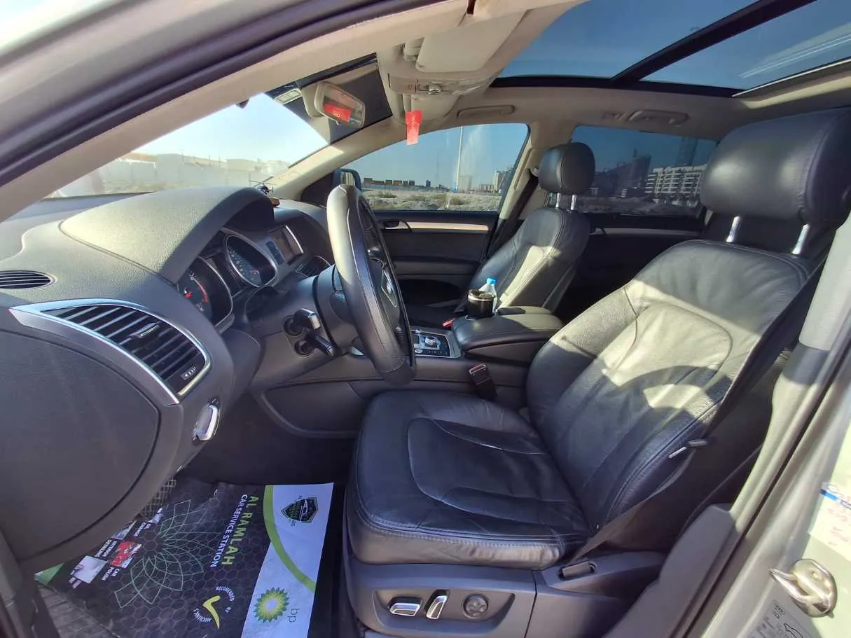Car image 11