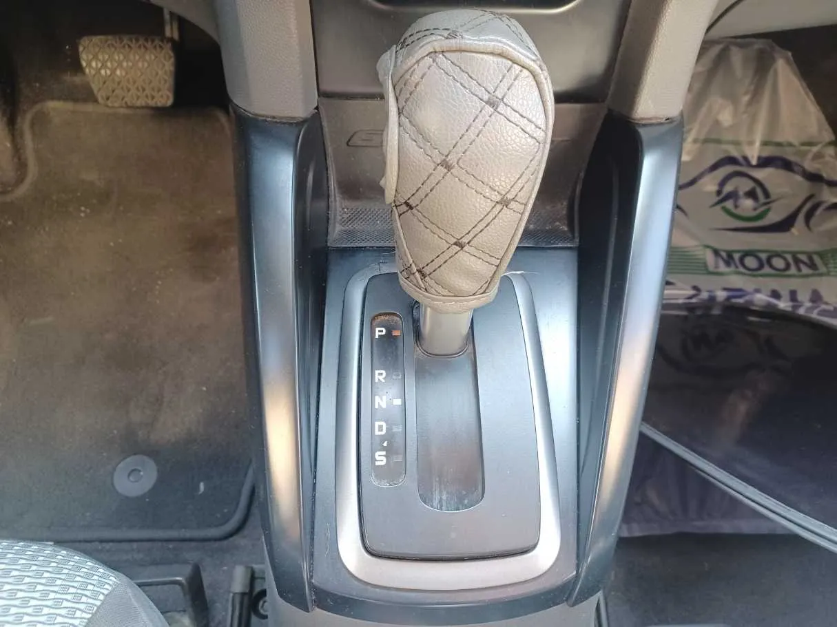 Car image 13