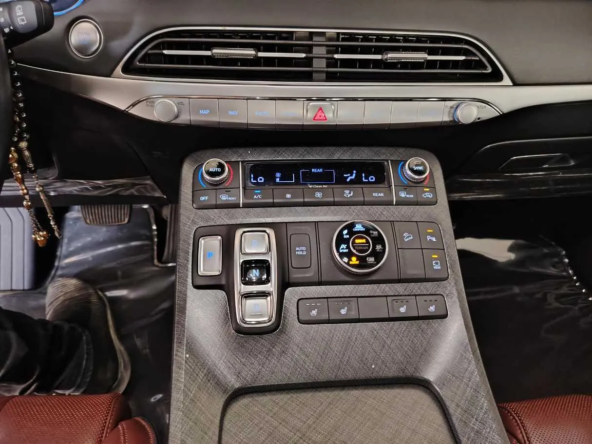 Car image 23