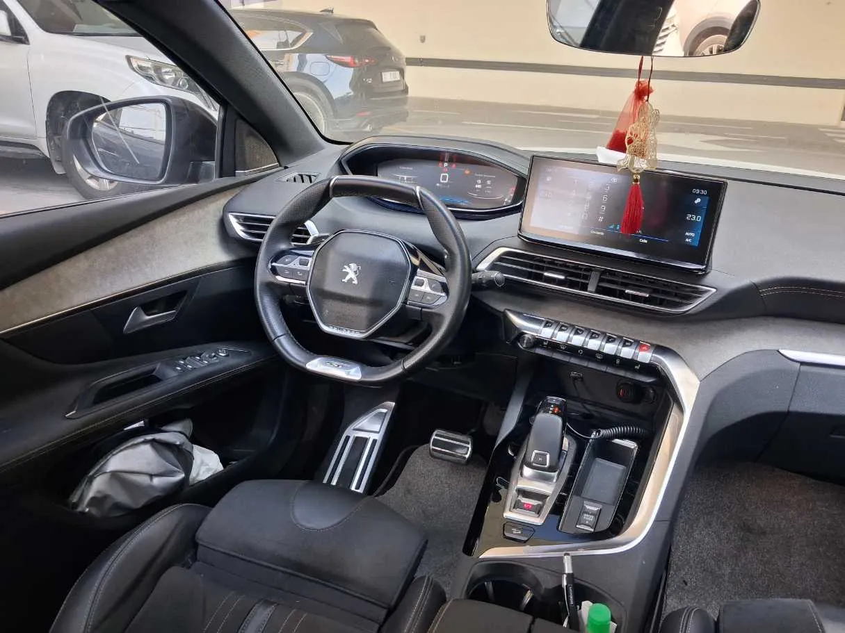 Car image 16
