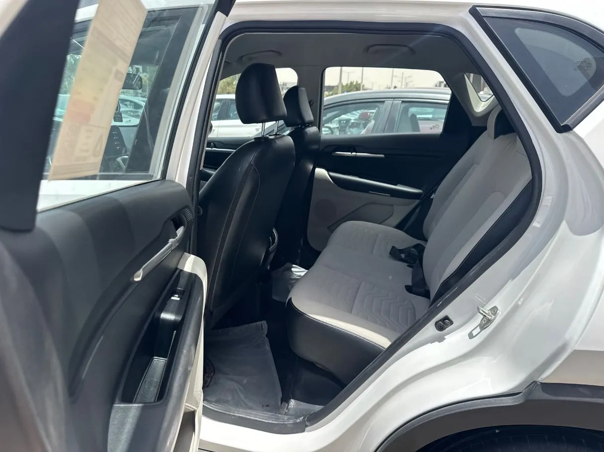 Car image 15