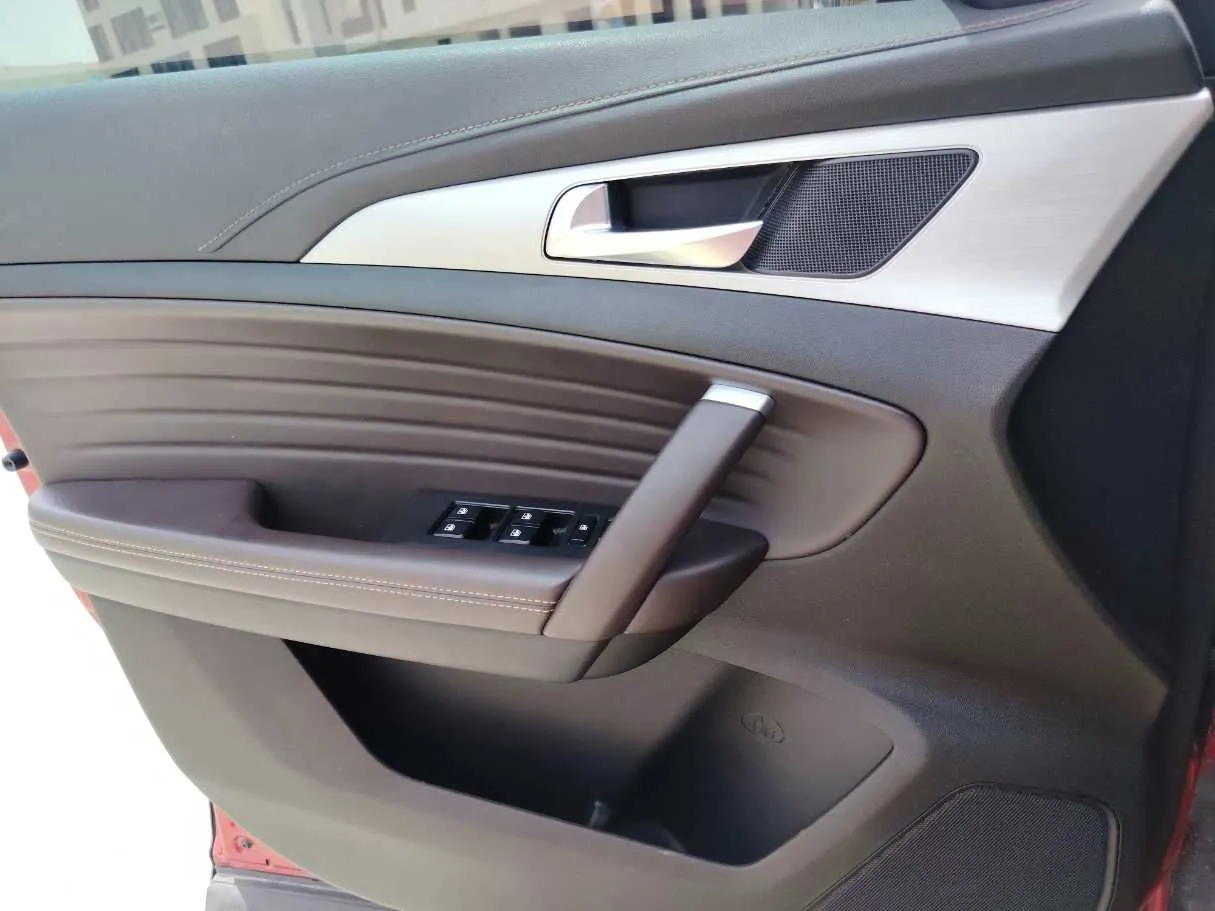 Car image 28
