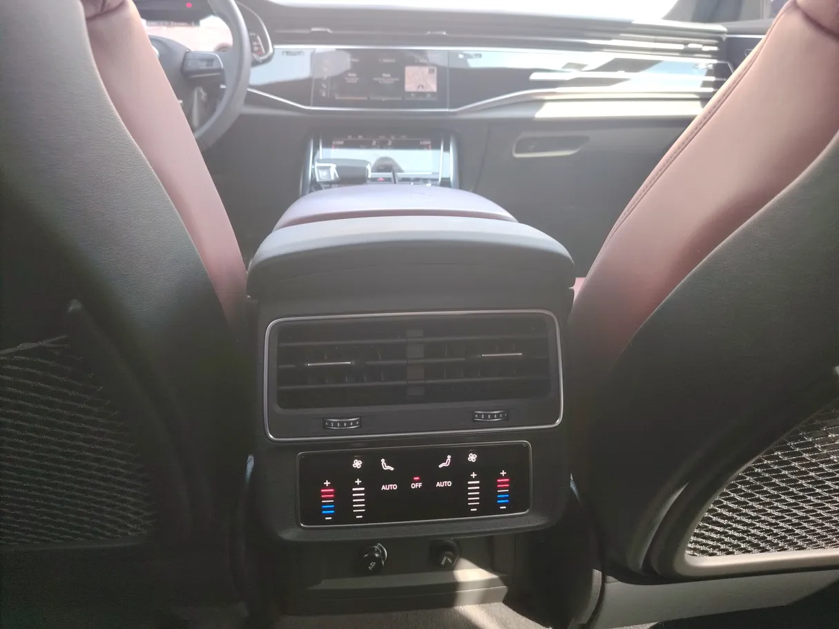 Car image 40