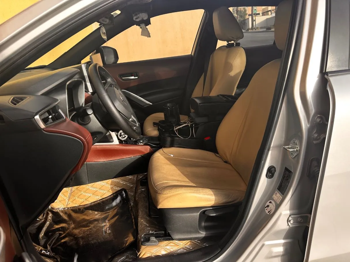 Car image 12