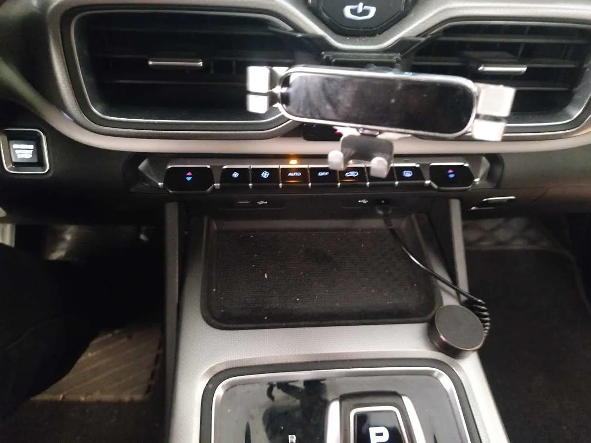 Car image 24
