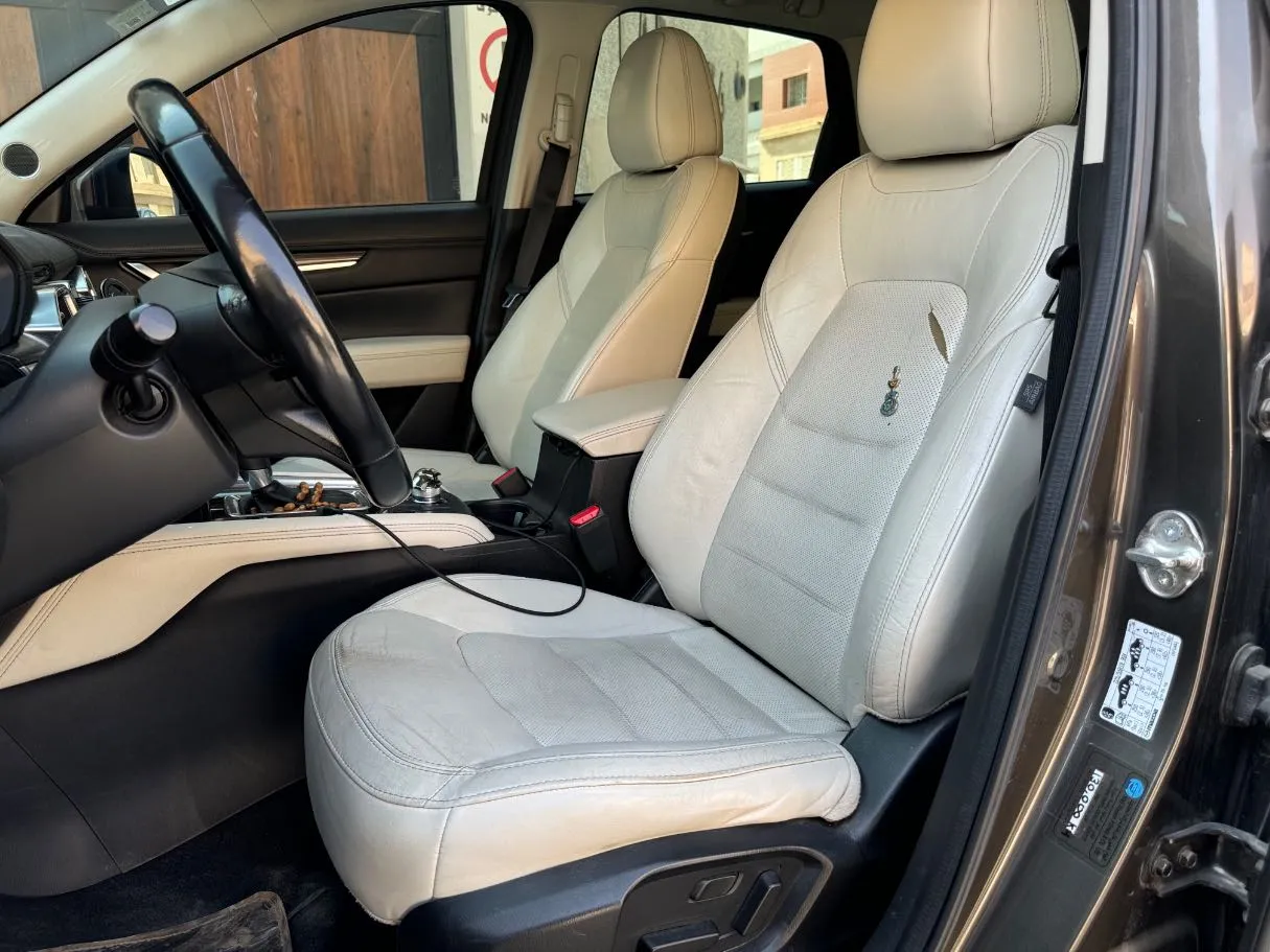 Car image 9