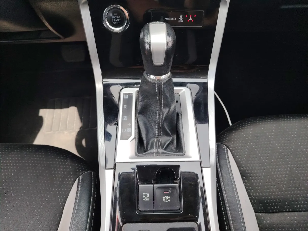 Car image 19