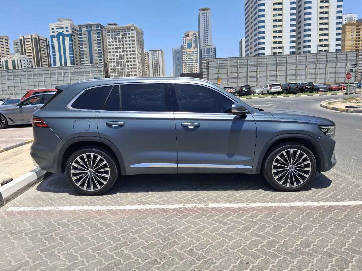 Car image 8