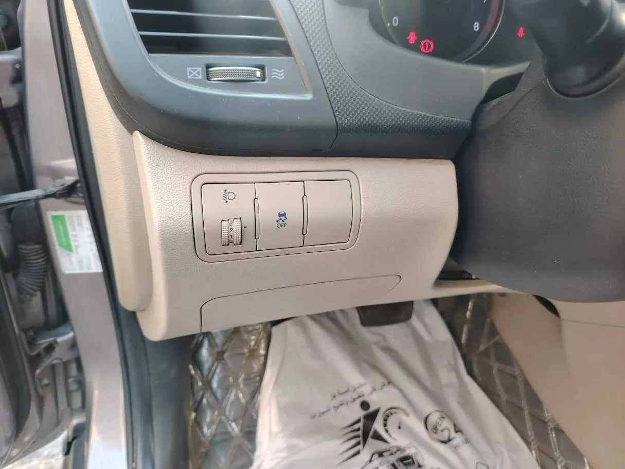 Car image 33