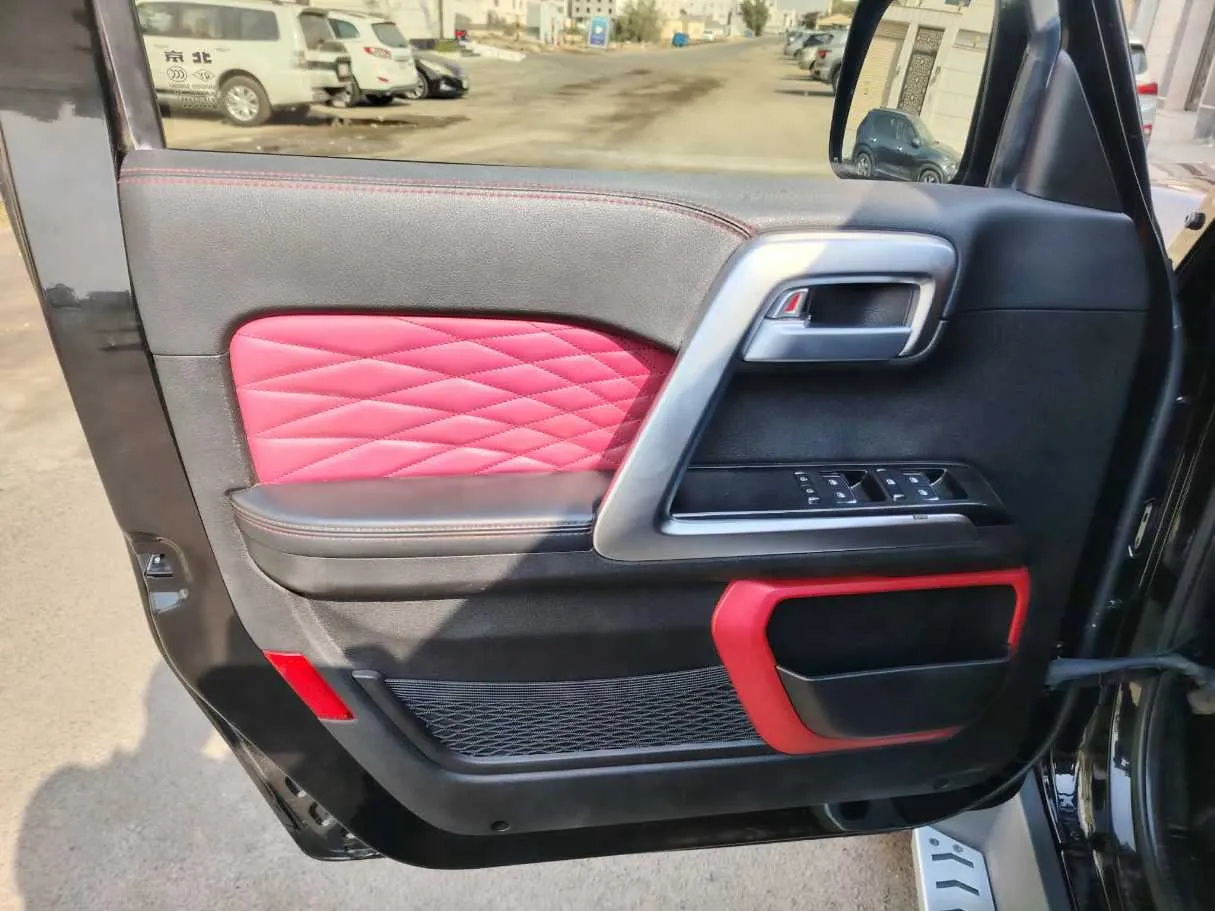 Car image 11
