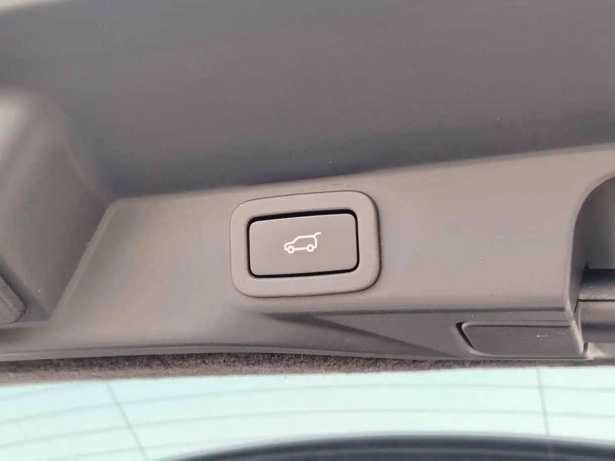 Car image 40