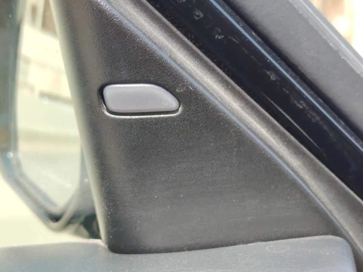Car image 32