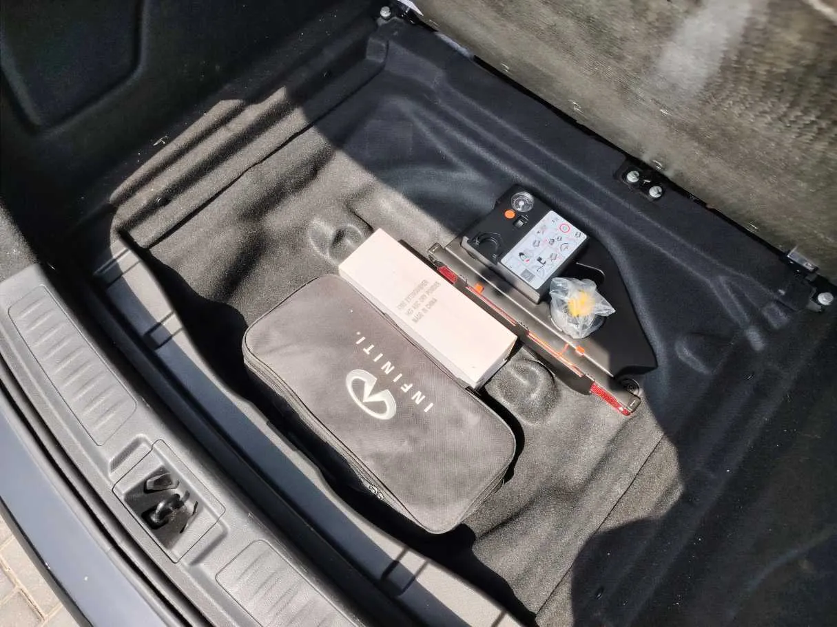 Car image 29