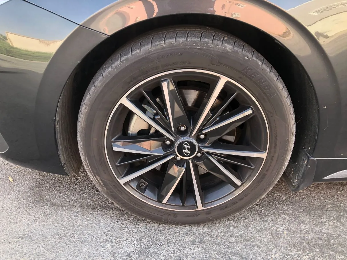 Car image 10