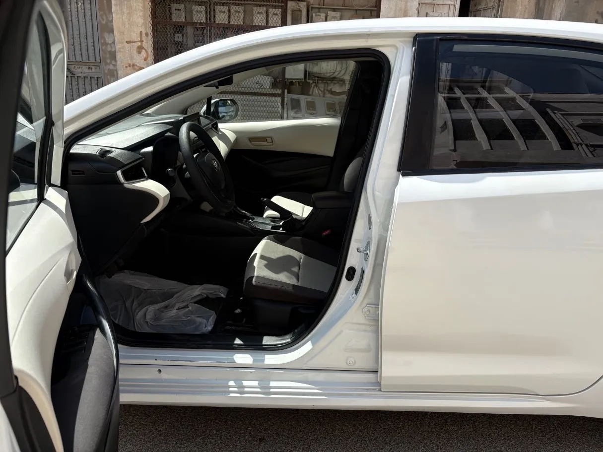 Car image 11