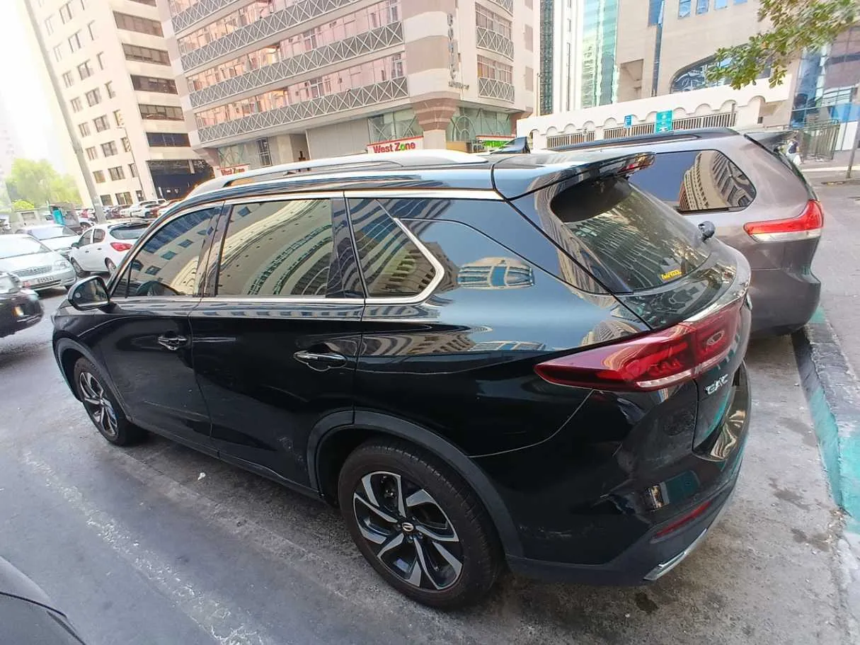 Car image 4