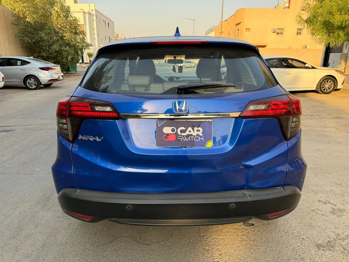 Car image 6