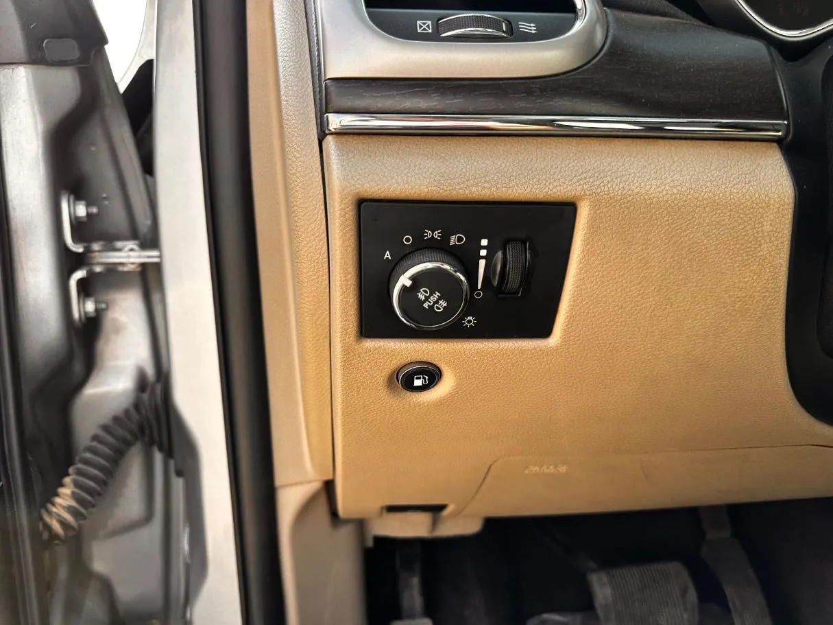 Car image 28