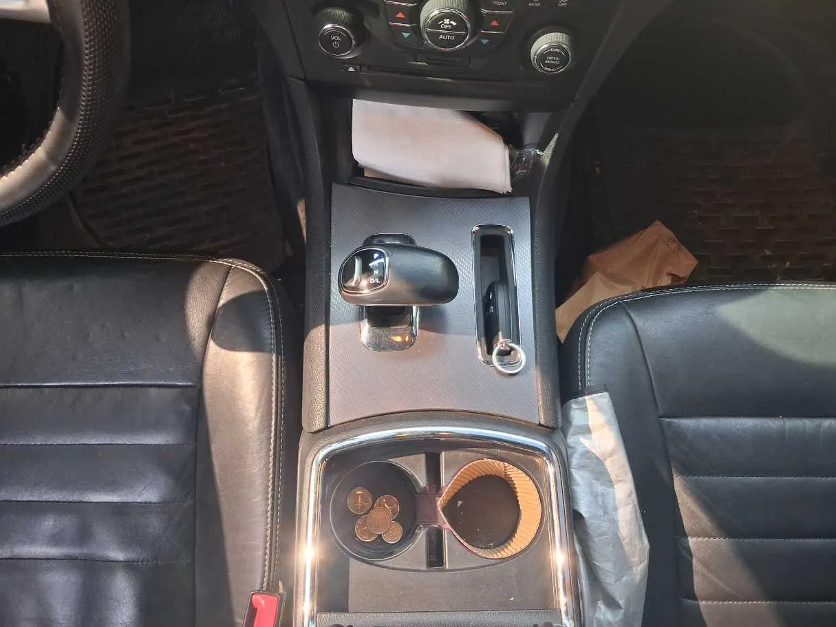 Car image 17
