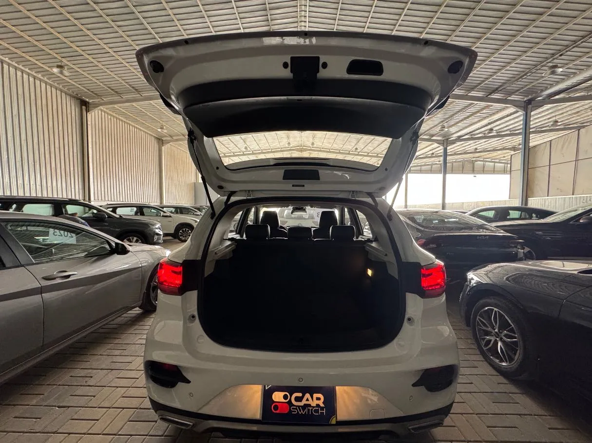 Car image 17