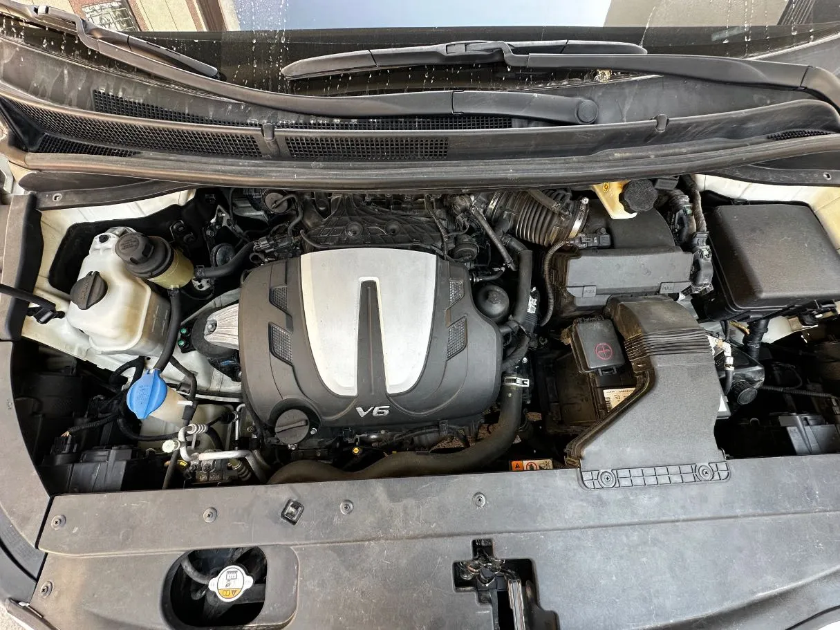 Car image 24