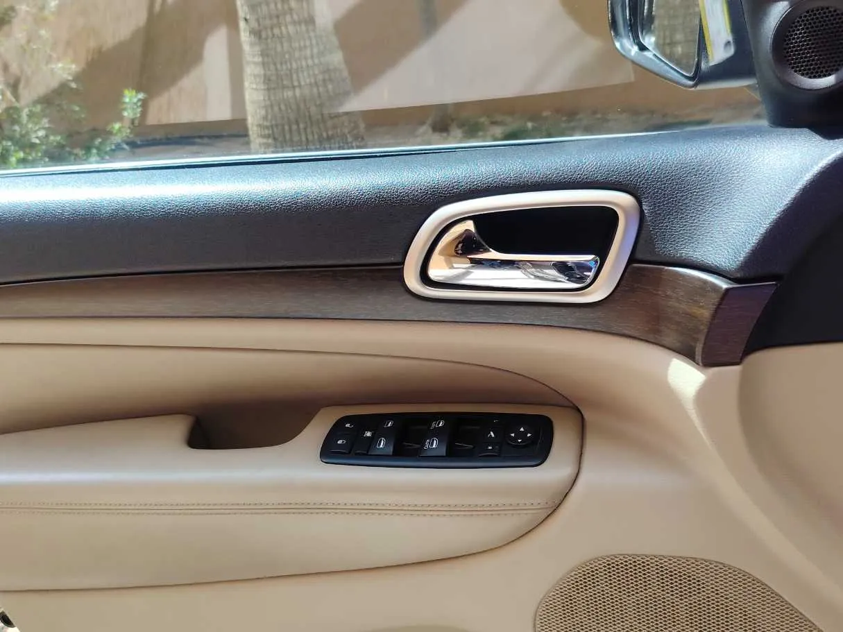 Car image 25
