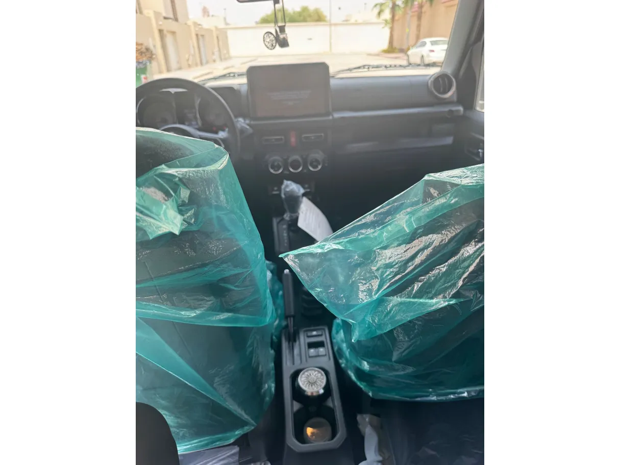 Car image 19