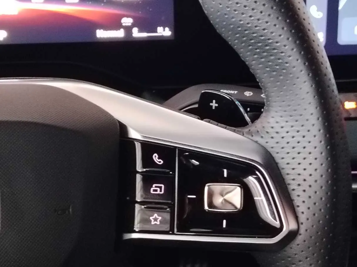 Car image 27