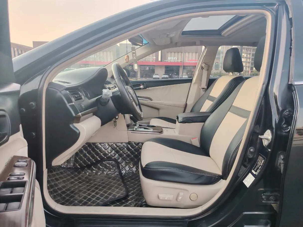 Car image 12