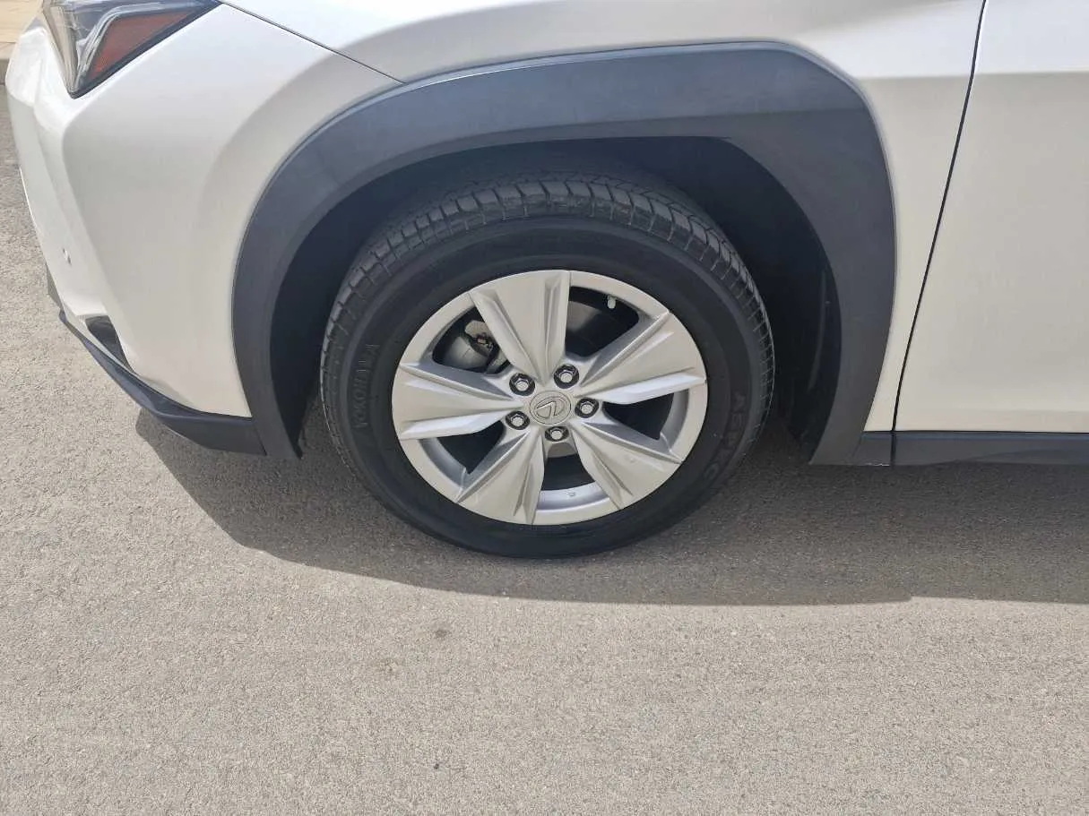 Car image 10