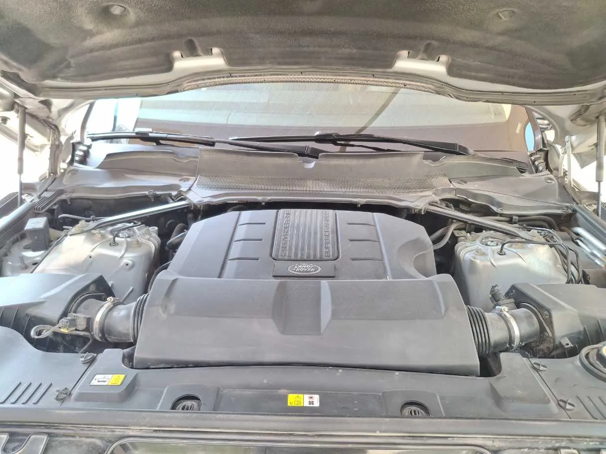 Car image 14
