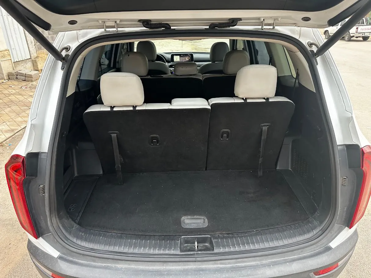 Car image 27