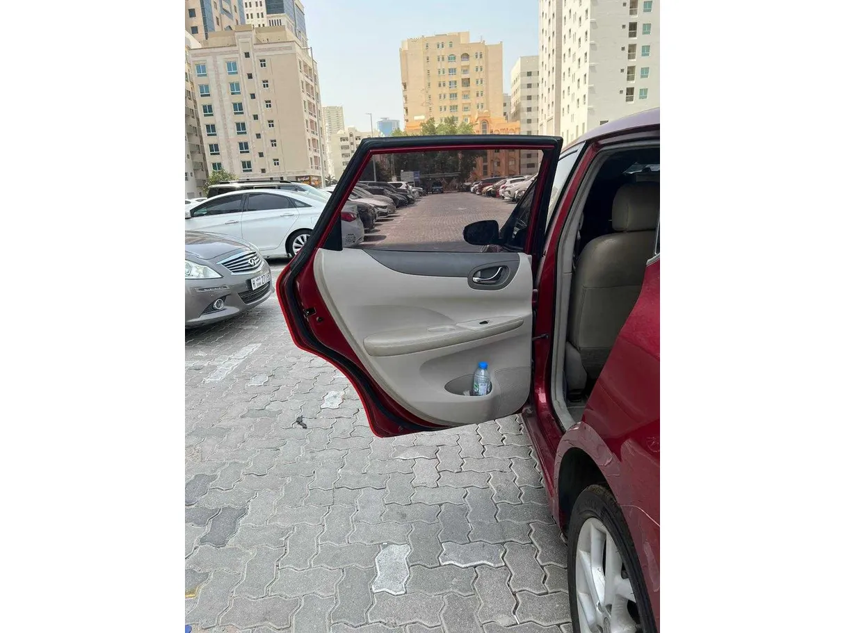 Car image 16
