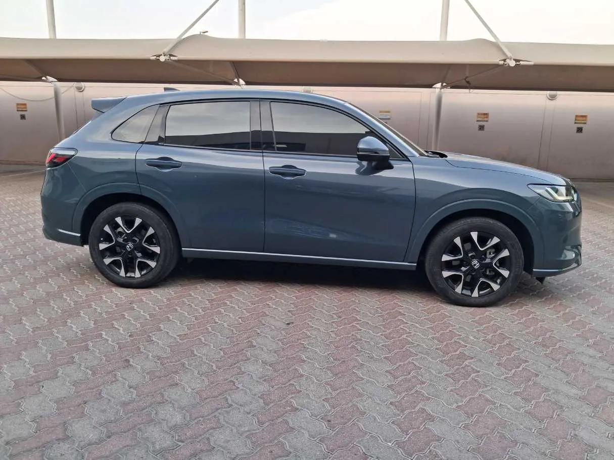 Car image 8