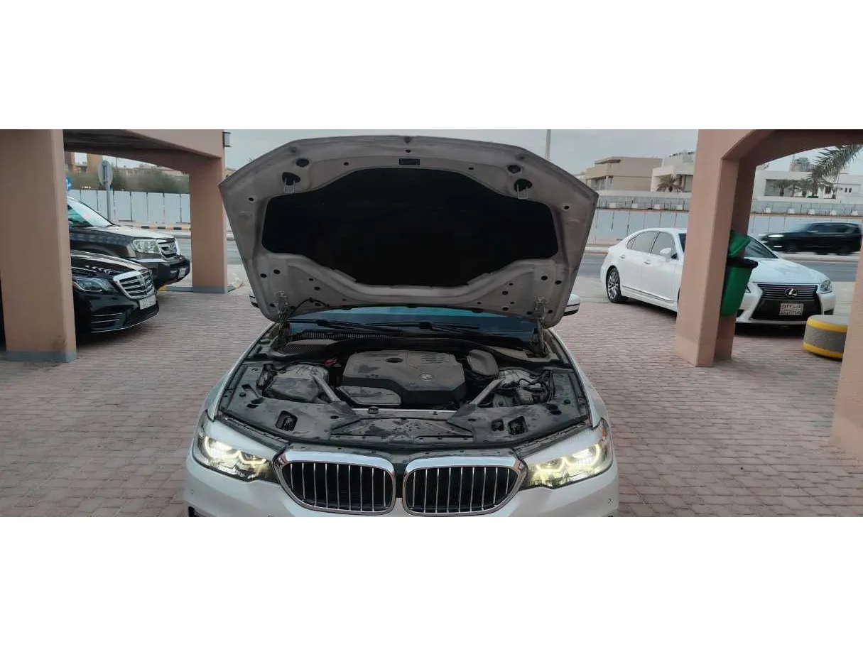 Car image 32