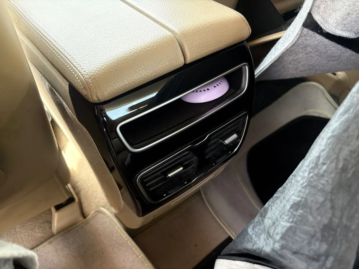 Car image 26